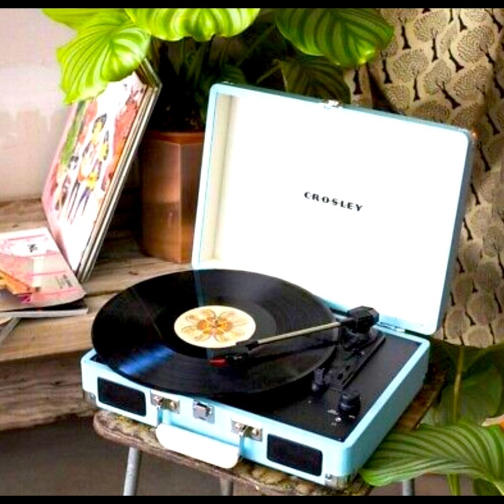 Cruiser Deluxe Decorative Record Player
by Crosley Electronics
